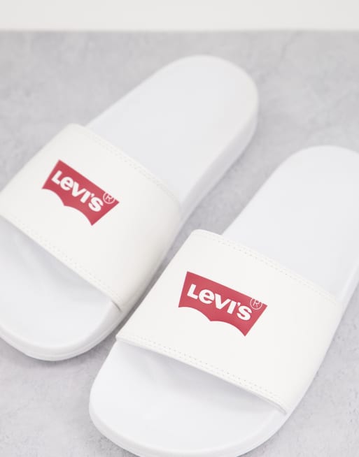 Sandalias blancas con logo de murciélago de Levi's