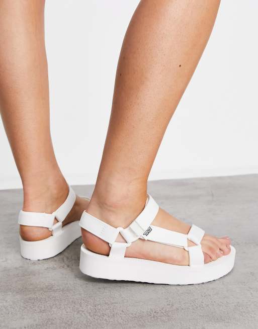 Sandalias blancas con suela gruesa Midform Universal de Teva ASOS