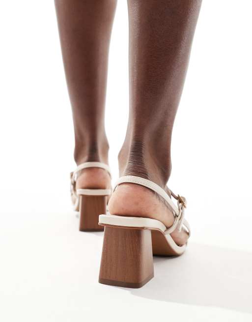 Sandalias blancas de tacón con puntera cuadrada de Mango ASOS