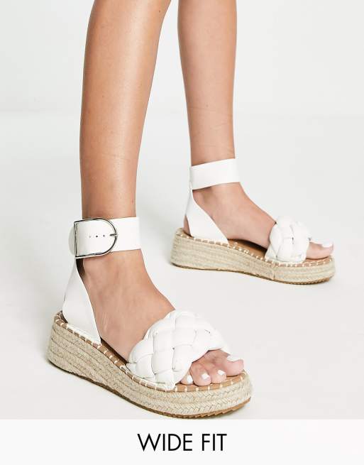 Sandalias blancas estilo alpargatas con plana y tiras trenzadas de Glamorous Wide Fit ASOS