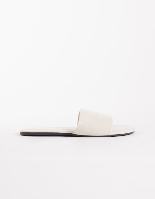Sandalias blancas planas de efecto cocodrilo Faith de ASOS DESIGN, 3 de 4