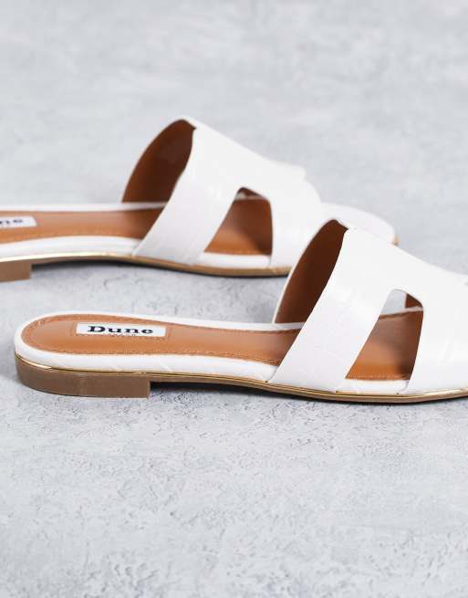 Sandalias blancas planas sin cierres de efecto piel de cocodrilo Loopy de Dune London, 4 de 4