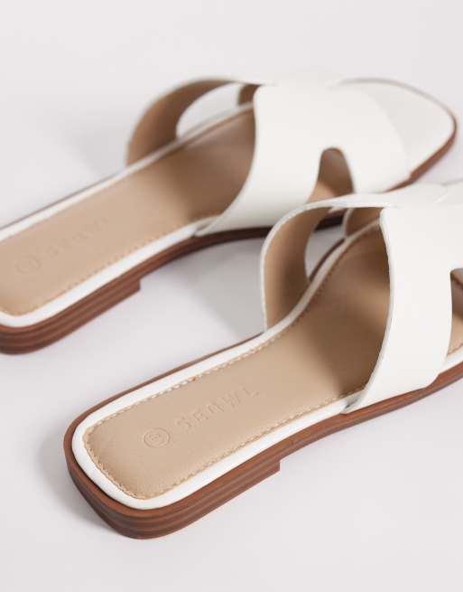 Sandalias blancas planas Storke de SEQWL, 4 de 4