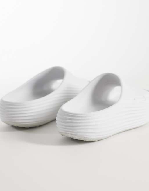 Sandalias blancas ReactX de Nike, 4 de 4