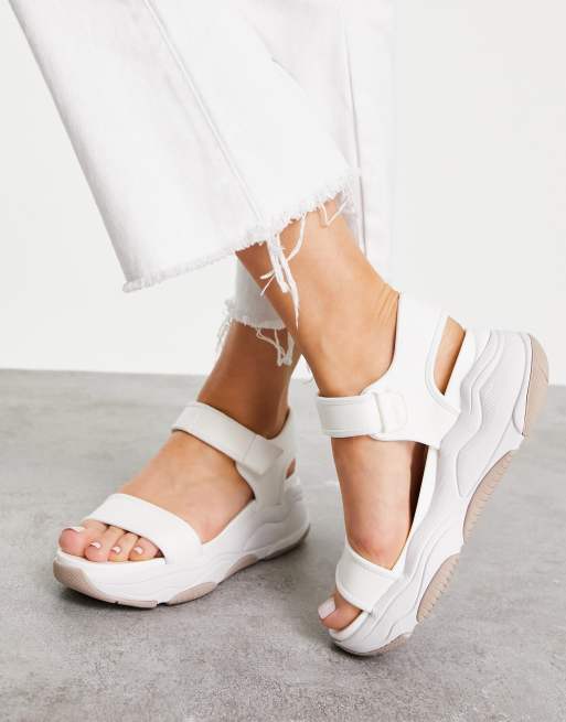 Sandalias blancas y negras new arrivals