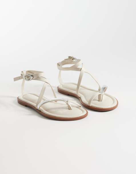 Sandalias blanco hueso con tira para el dedo Florence de ASOS DESIGN - view 1