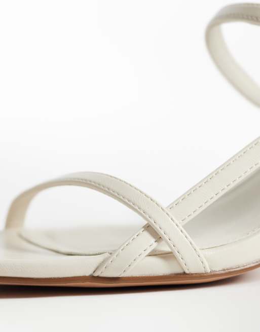 Sandalias blanco hueso de tacón bajo Sav de Schuh, 4 de 4