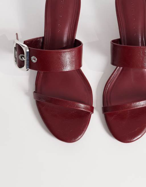 Sandalias burdeos estilo mules extragrandes de tacón con detalle de hebilla Happy de ASOS DESIGN, 3 de 4