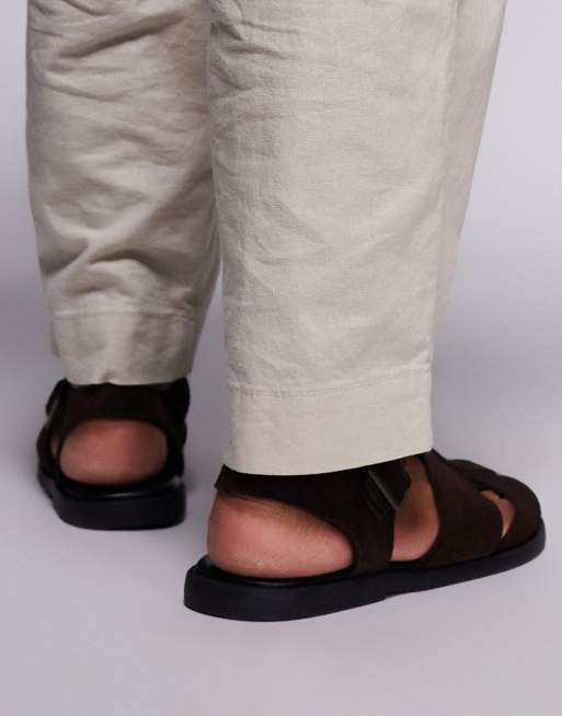 Sandalias cangrejeras marrones con puntera cerrada de ante de ASOS DESIGN, 4 de 4