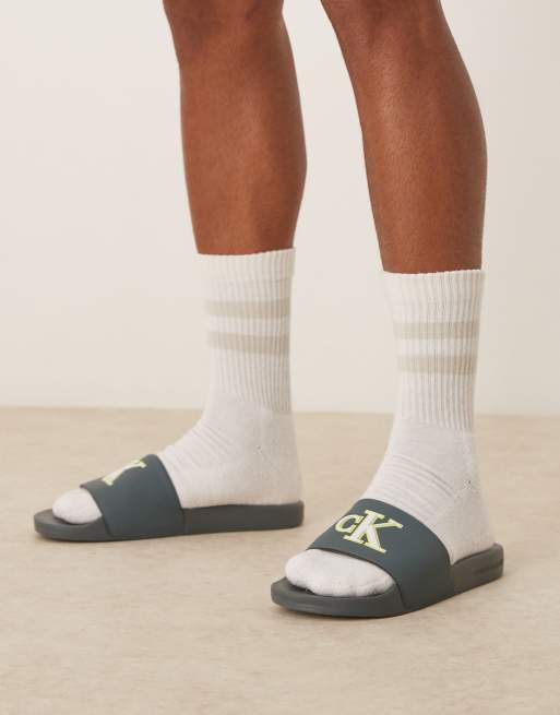 Sandalias color cerceta y verde lima con logo de Calvin Klein Jeans