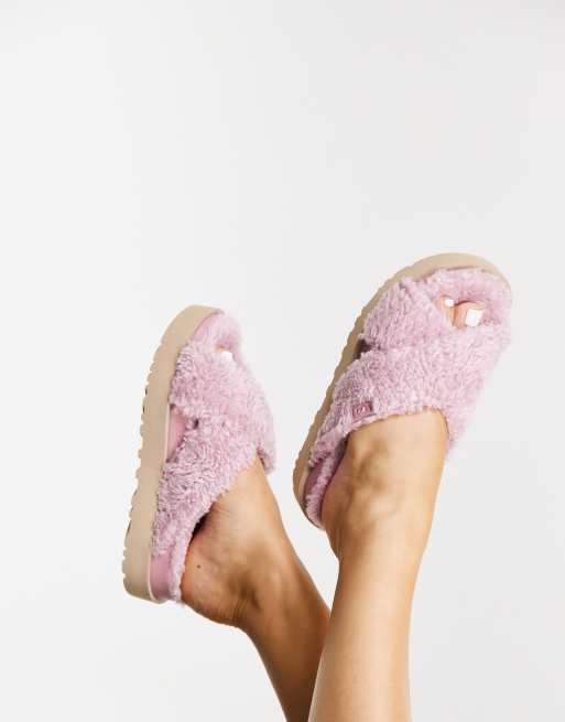 Sandalias color concha de tiras cruzadas con plataforma plana Fuzz Sugar de UGG - PINK