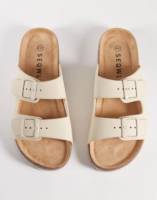 Sandalias color crema planas con dos hebillas Olsen de SEQWL Wide Fit, 3 de 4