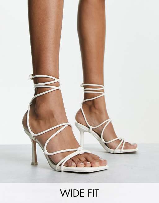 Sandalias color crudo de tacón medio con diseño de tiras Duet de Public Desire Wide Fit