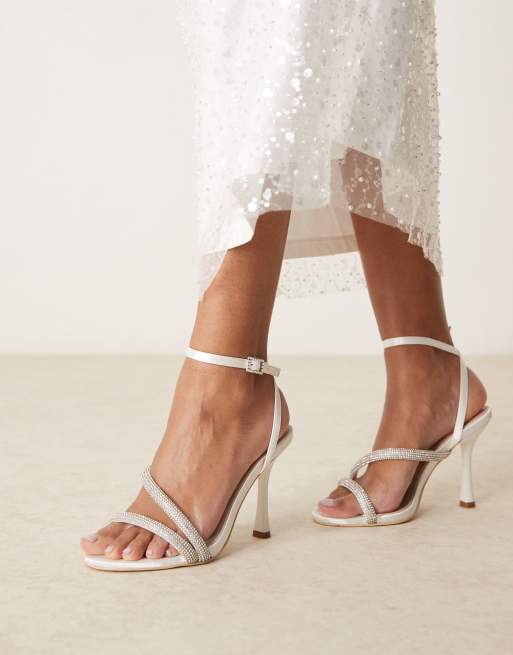 Sandalias color marfil de tacón con diseño de tiras de satén Nadia de Be Mine