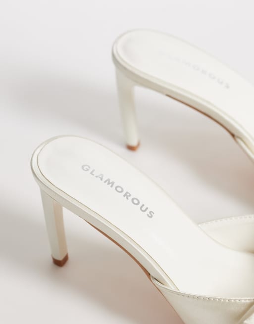 Sandalias color marfil estilo mules con lazo de satén de Glamorous, 3 de 4