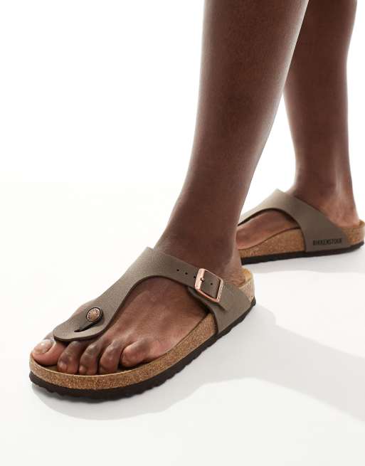 Sandalias color moca de cuero engrasado Gizeh Birko-Flor de Birkenstock