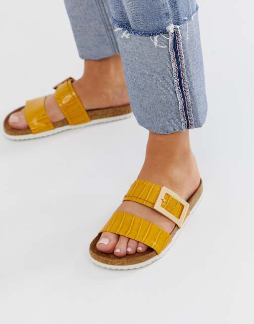 color mostaza cocodrilo You de ASOS DESIGN Wide Fit ASOS