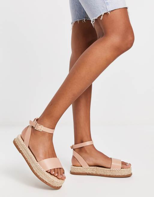 Sandalias color natural estilo plataforma plana de Truffle Collection | ASOS