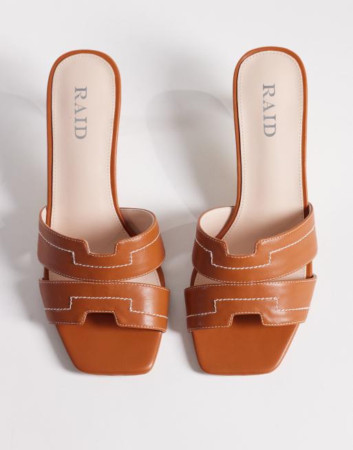 Sandalias color tostado estilo mules con tacón bajo Clydie de RAID, 2 de 4