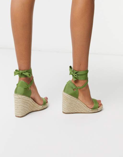 Sandalias con cu a de esparto y dise o anudado en la pierna en caqui Treat de ASOS DESIGN