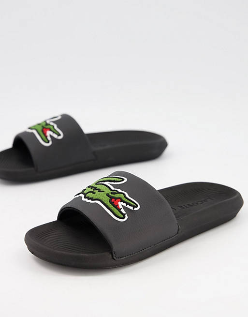 Sandalias con logo grande en negro Croco de Lacoste