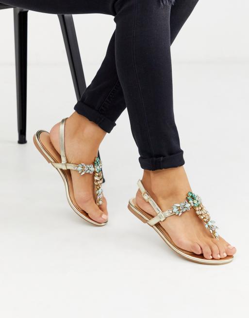 Sandalias con pedrería en forma de piña de Lipsy
