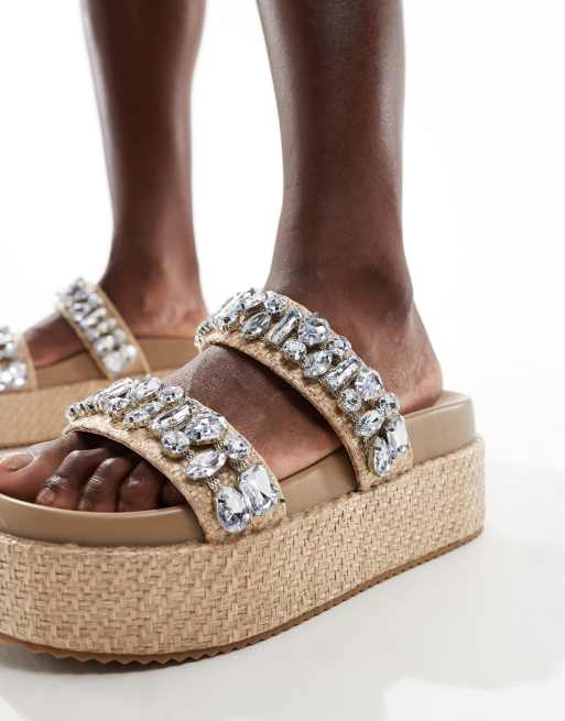Sandalias con plataforma plana y tiras con abalorios de rafia Duchess de Public Desire, 4 de 4