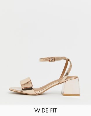 sandalias doradas tacon ancho