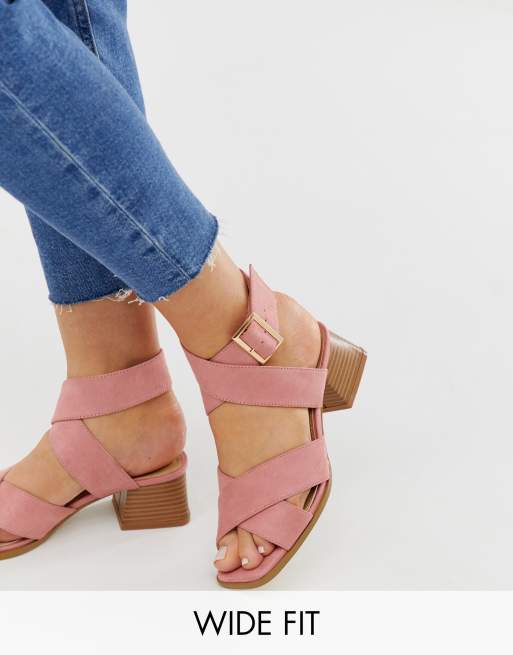 Sandalias de corte ancho y tacón cuadrado laminado con puntera cuadrada color blush de RAID