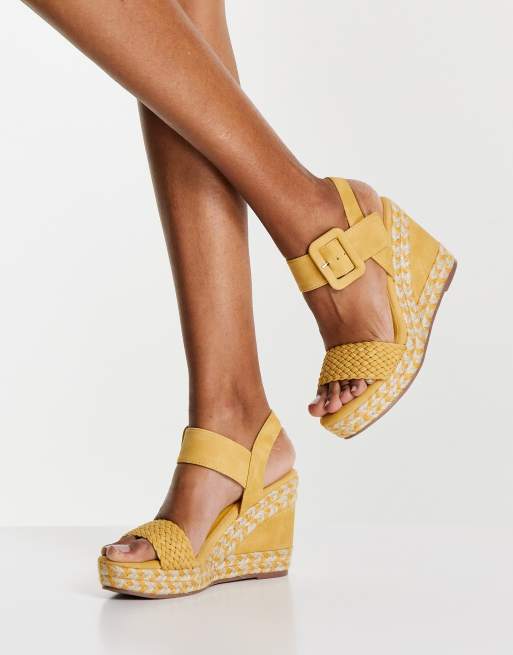 Sandalias de cuña mostaza estilo alpargata de XTI ASOS