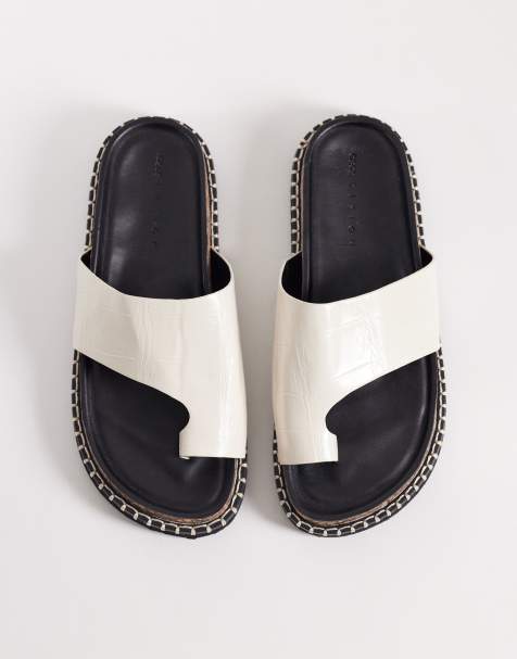 Sandalias de dedo blanco hueso planas efecto piel de cocodrilo Floris de ASOS DESIGN - view 1