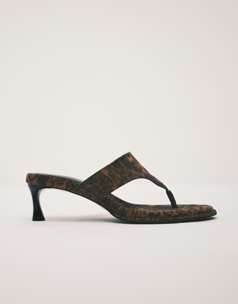 Sandalias de dedo con tacón bajo, estampado de leopardo y suela gruesa Horizon de ASOS DESIGN - view 1