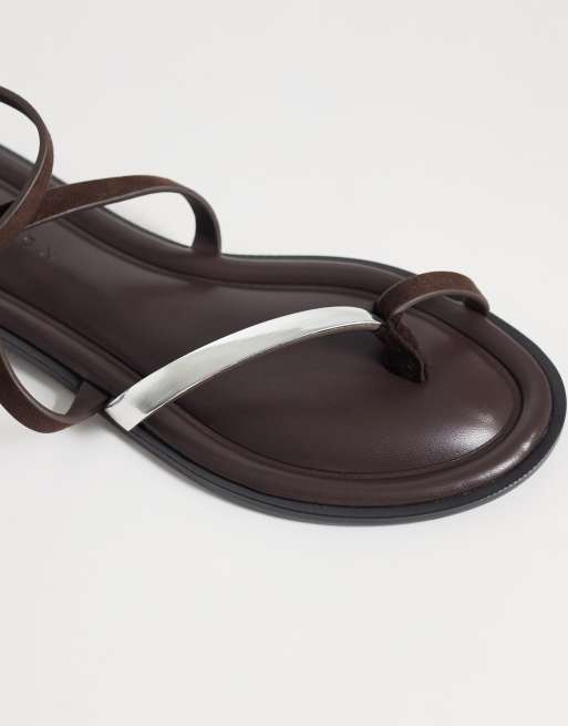 Sandalias de dedo marrón chocolate con diseño de tiras Florence de ASOS DESIGN, 3 de 4