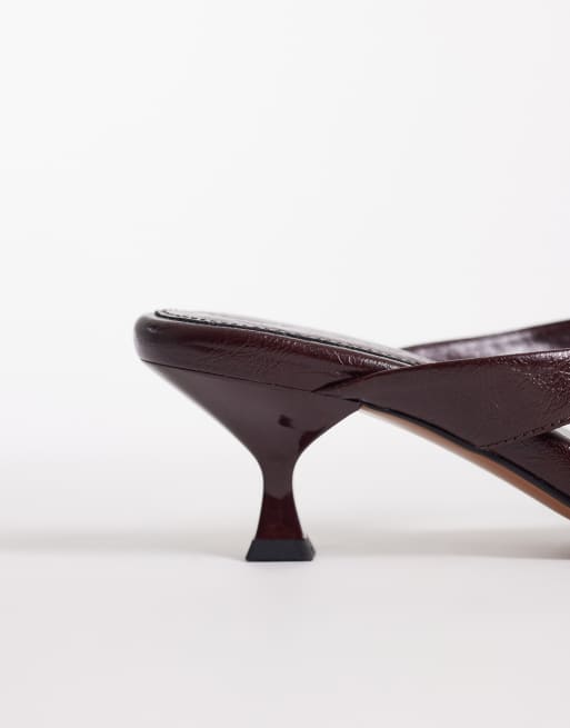 Sandalias de dedo marrón chocolate de tacón bajo Hawaii de ASOS DESIGN, 3 de 4
