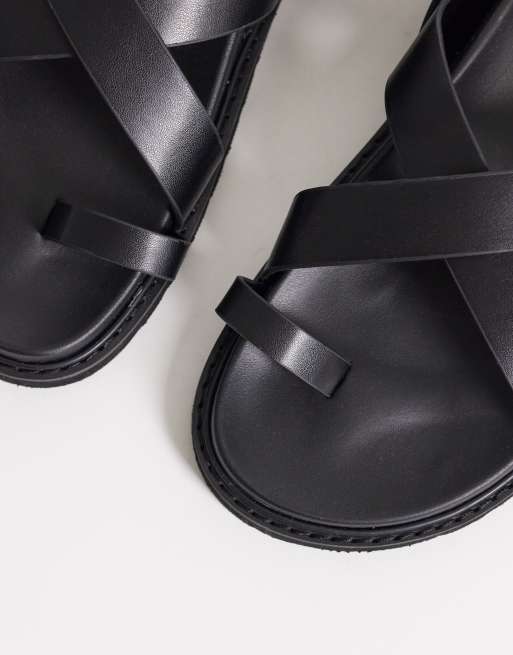Sandalias de dedo negras con diseño de tiras de New Look, 3 de 4