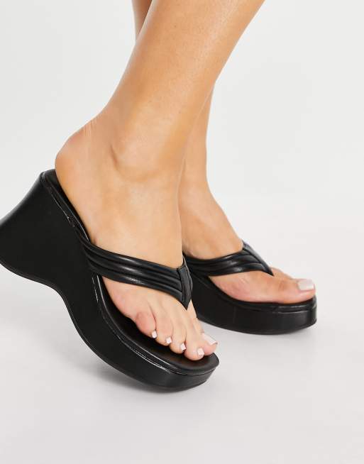 Sandalias de dedo negras con plataforma plana y dise o acolchado Tonic de ASOS DESIGN