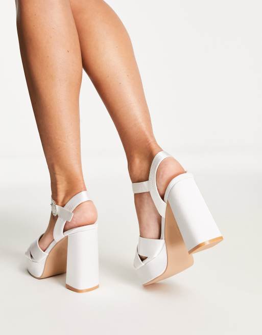 Sandalias de novia color marfil con tacón y plataforma Melora de Be Mine, 3 de 4