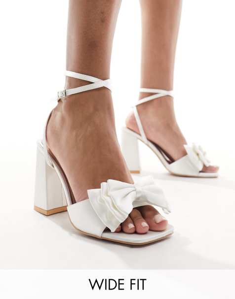 Sandalias de novia color marfil de tacón Veronika de Be Mine Wide Fit - view 1