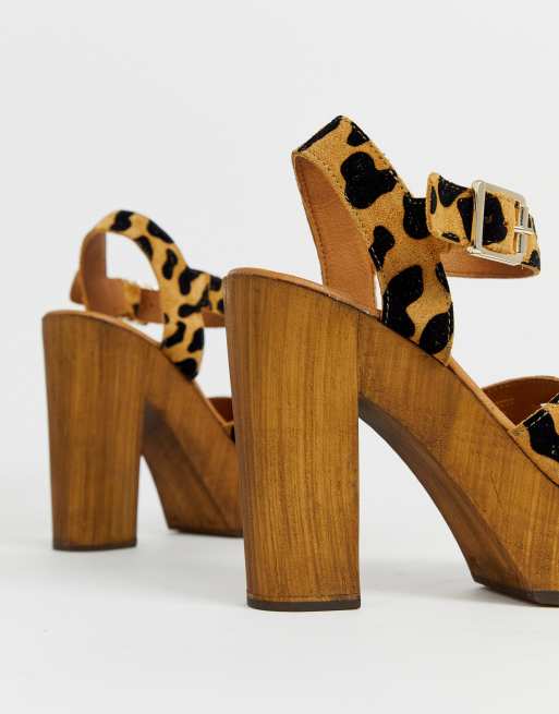 Sandalias de tacón con plataforma madera con diseño poni y leopardo Hawaiian de Office |