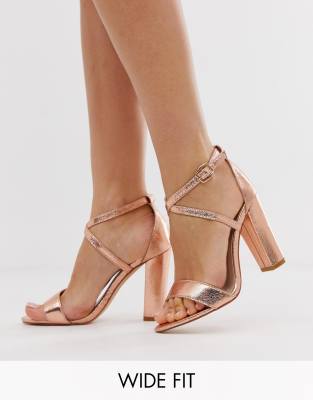 Sandalias de tacón con tiras cruzadas en dorado rosa de Glamorous Wide