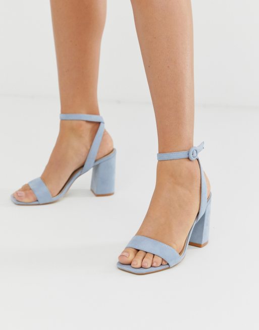 Sandalias de tacón en bloque con puntera en azul claro Wink de RAID ASOS