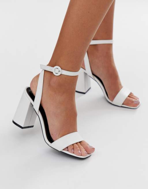 Sandalias de tacón en bloque con puntera cuadrada en blanco Wink de RAID