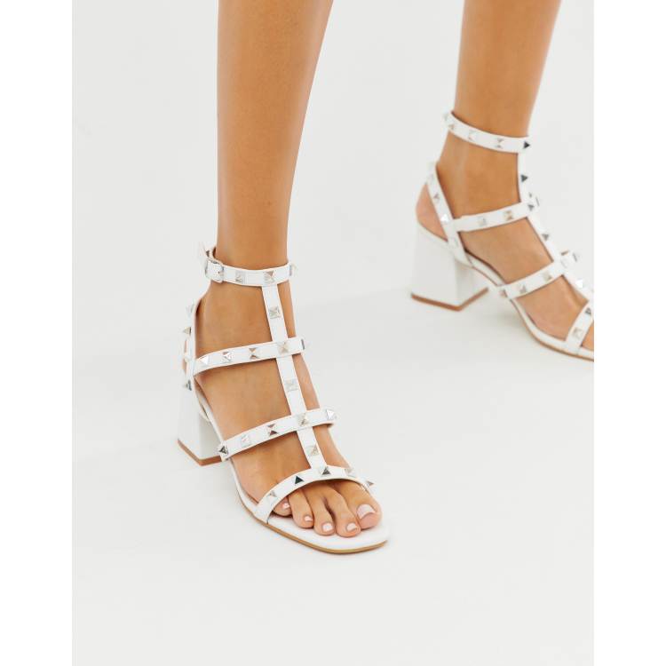 Sandalias de tacón con tachuelas en blanco Always de Public Desire | ASOS