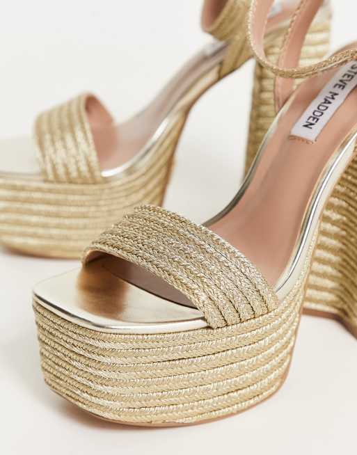Sandalias doradas con plataforma y dise o tipo cuerda Layered de Steve Madden