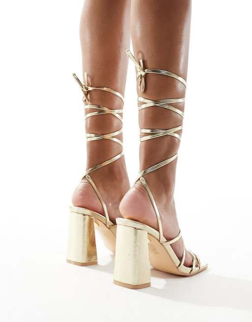 Sandalias doradas con tacón grueso Rhea de Public Desire, 2 de 4