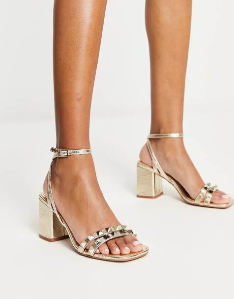 Sandalias doradas con tacón medio y tachuelas Heath de ASOS DESIGN - view 1