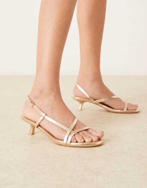 Sandalias doradas de tacón bajo con diseño de tiras de Glamorous - view 1