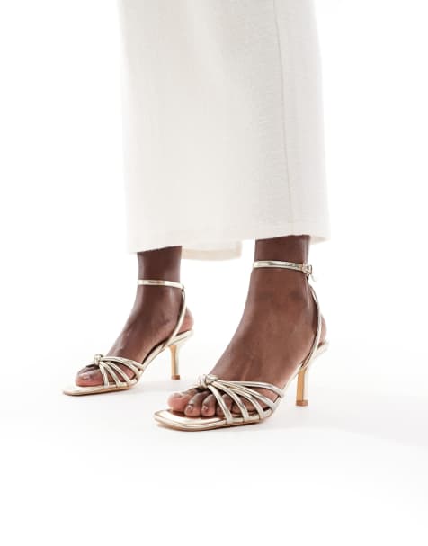 Sandalias doradas de tacón con detalle anudado de New Look - view 1