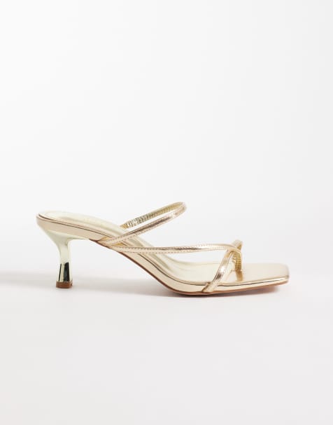 Sandalias doradas estilo mules de tacón bajo Zarah de Simmi London Wide Fit - view 1