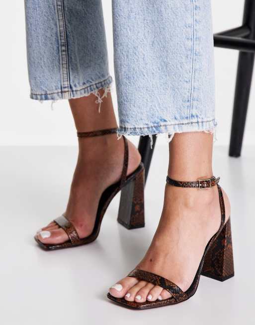 Sandalias efecto piel de serpiente con diseño minimalista y tacón cuadrado Nora de ASOS DESIGN
